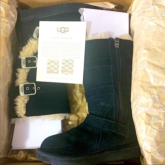 UGG Boots - Picture 6 of 6